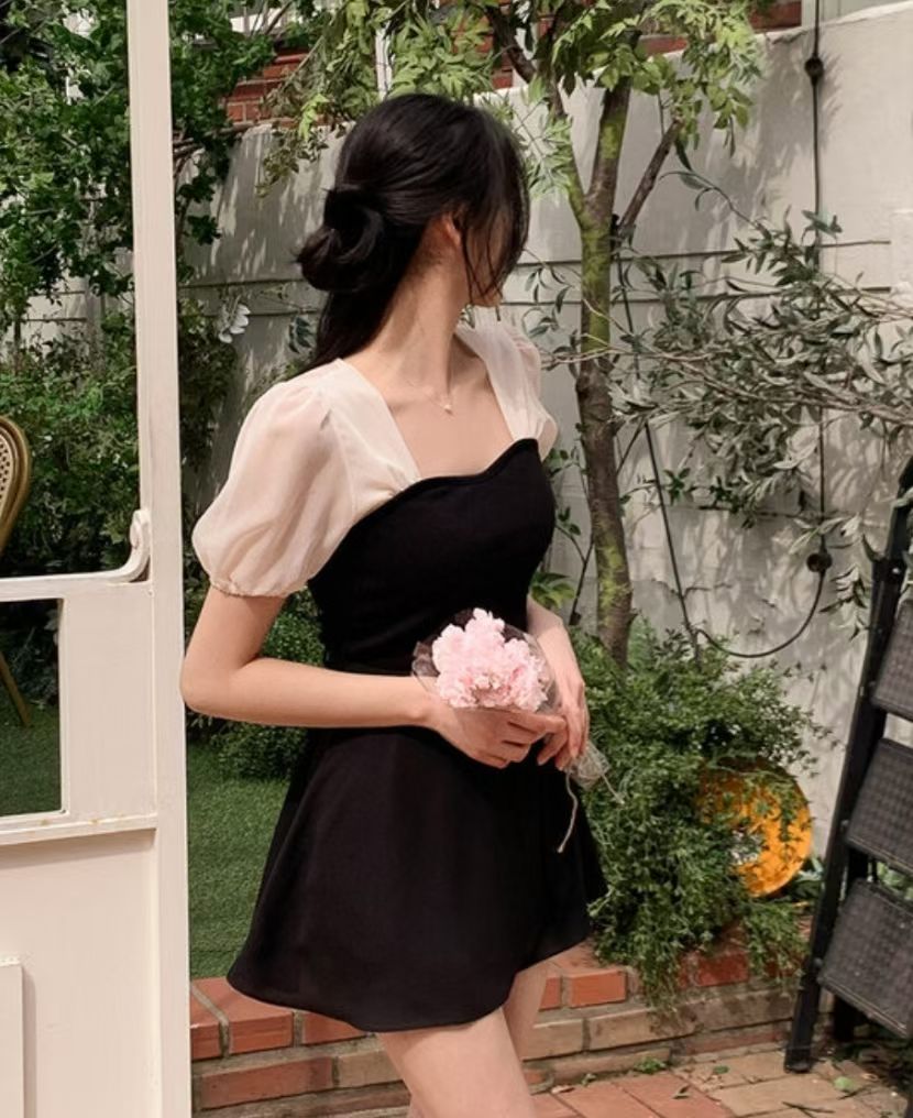 心形領透紗短袖上衣￼