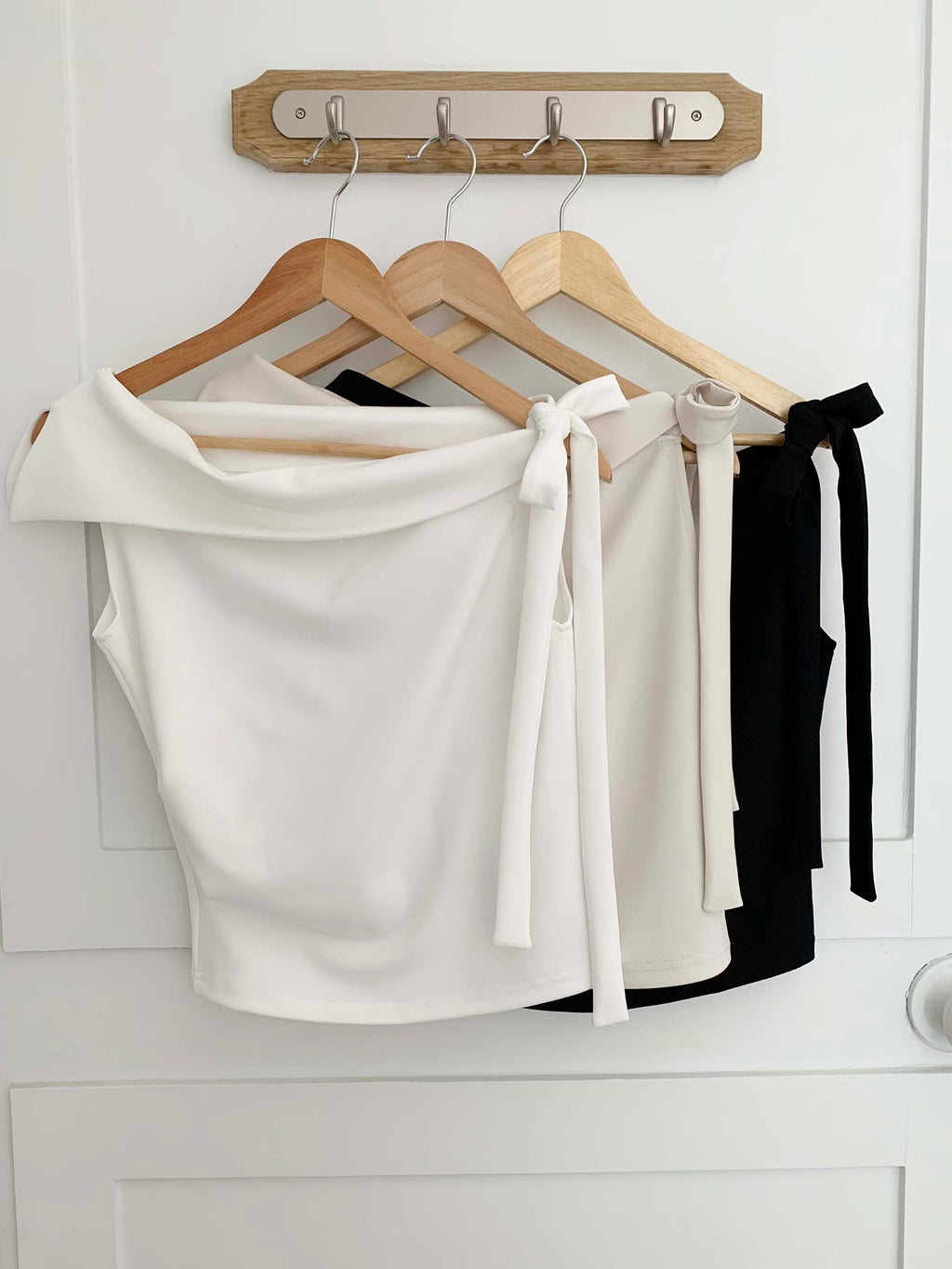 法式斜肩背心上衣