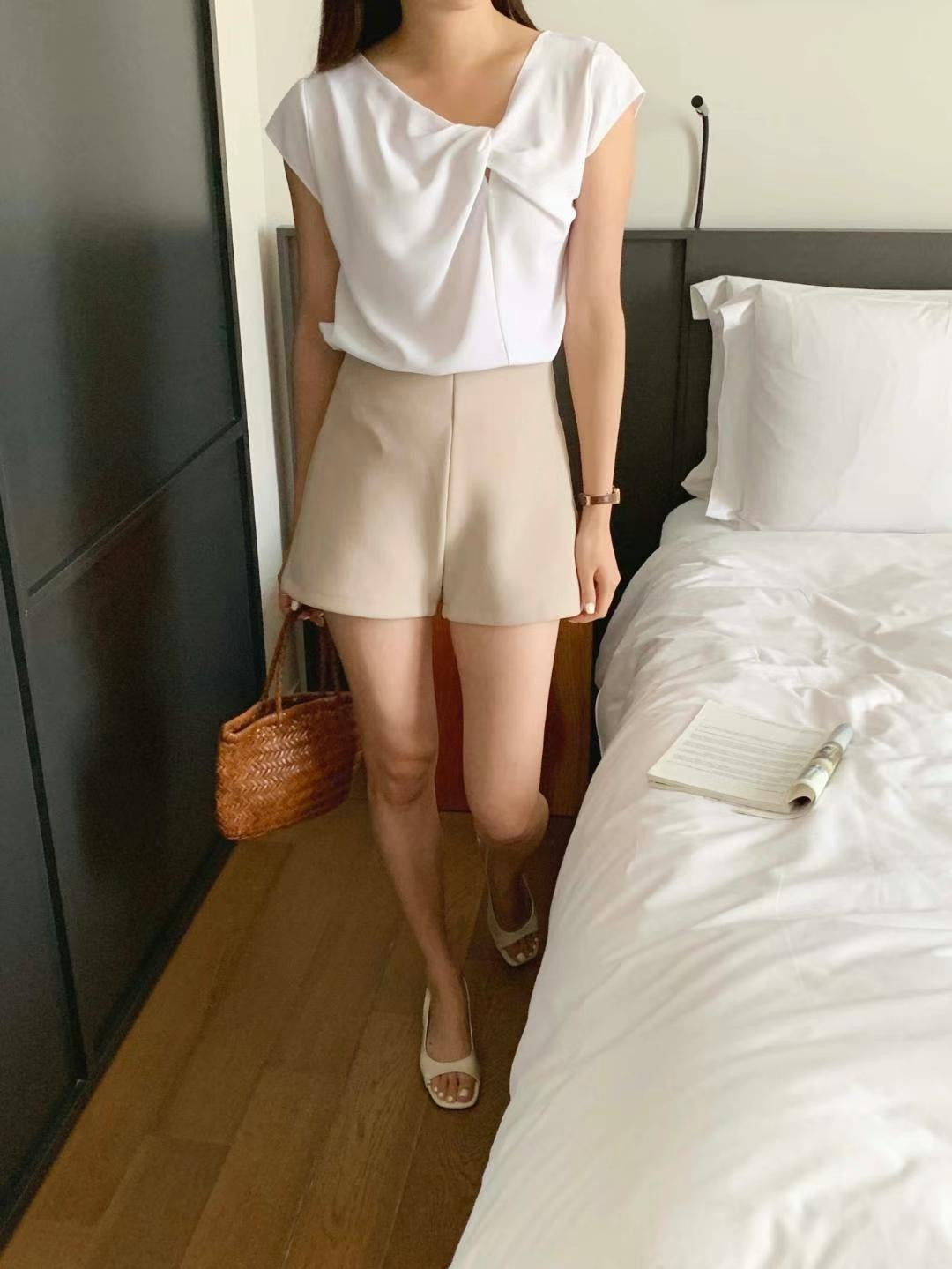 純色寬肩扭結背心