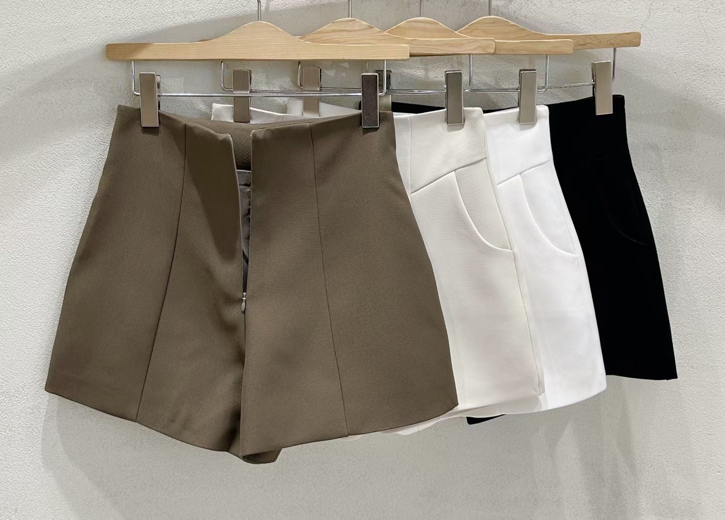 Super slimming high-waisted suit shorts