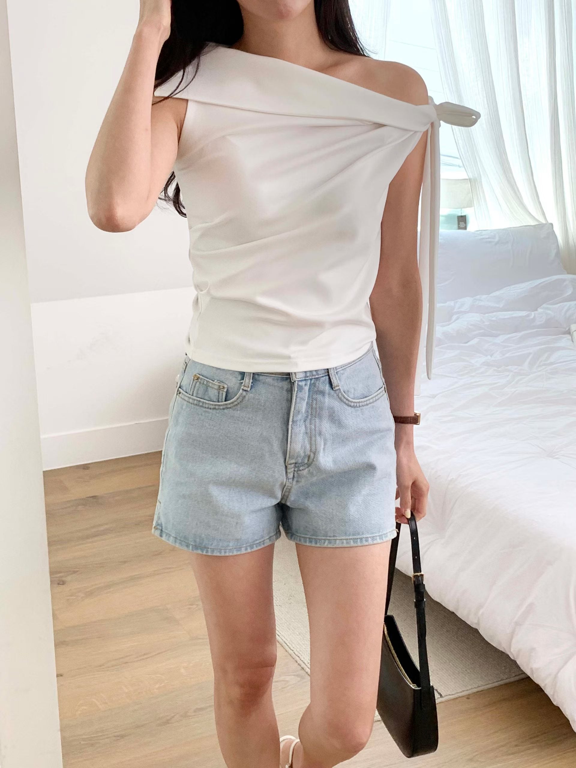 法式斜肩背心上衣