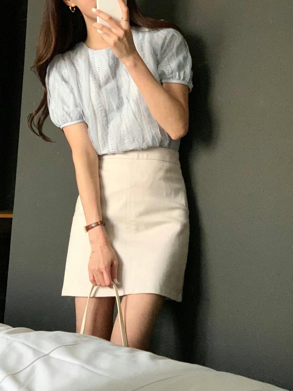 Wavy-patterned top with a bow tied at the back