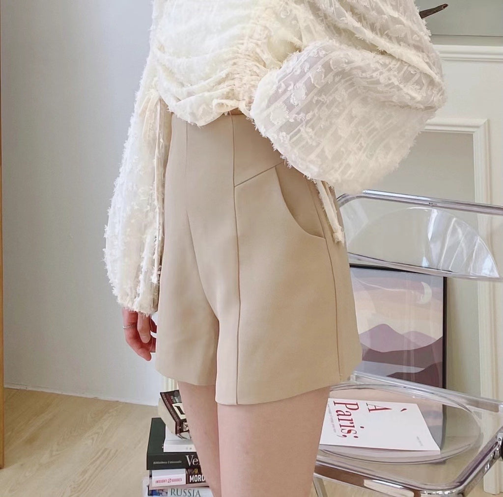 Super slimming high-waisted suit shorts