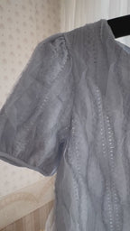 Wavy-patterned top with a bow tied at the back